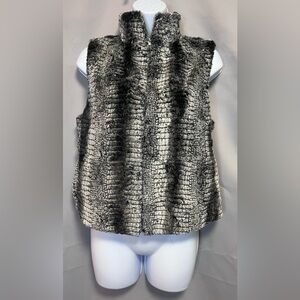 5/48 Saks Fifth Avenue Women’s Faux Fur Full Zip Vest‎ Size XS